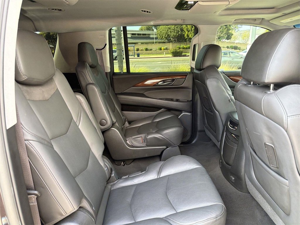 Used 2016 Cadillac Escalade ESV Premium image 30