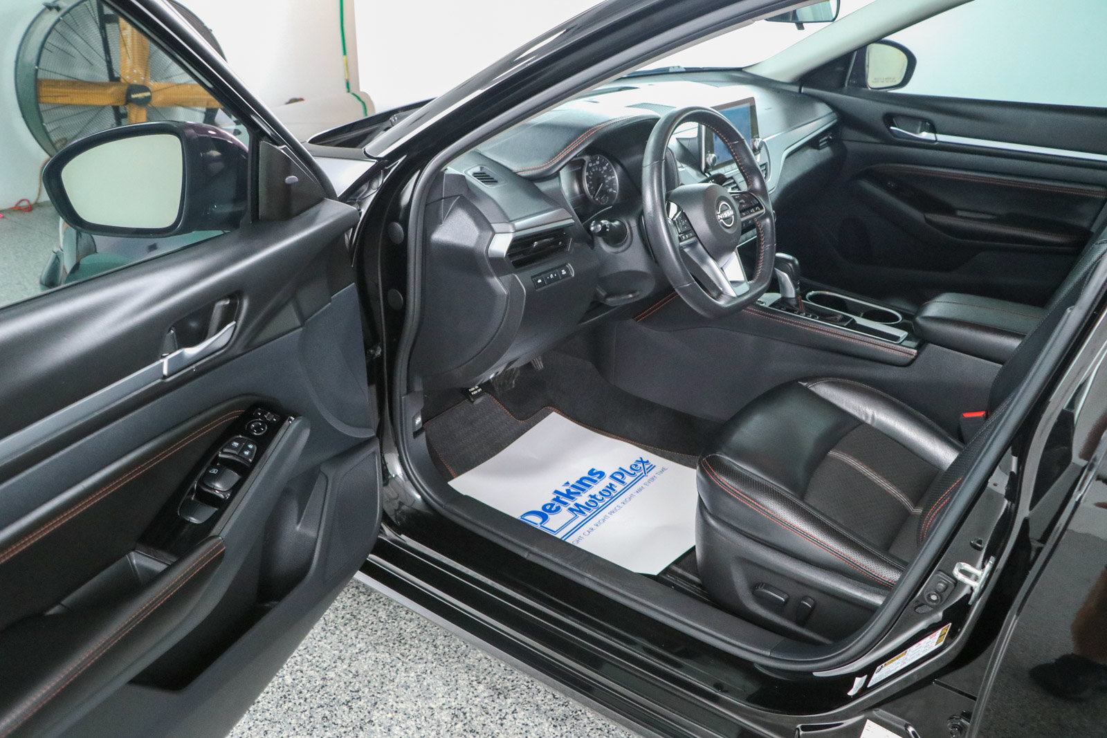 Used 2023 Nissan Altima 2.5 SR FWD image 3