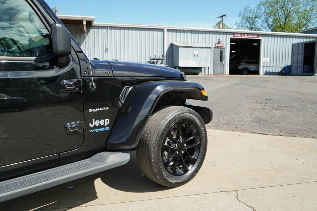 Used 2022 Jeep Wrangler Unlimited Sahara w/ Cold Weather Group image 17