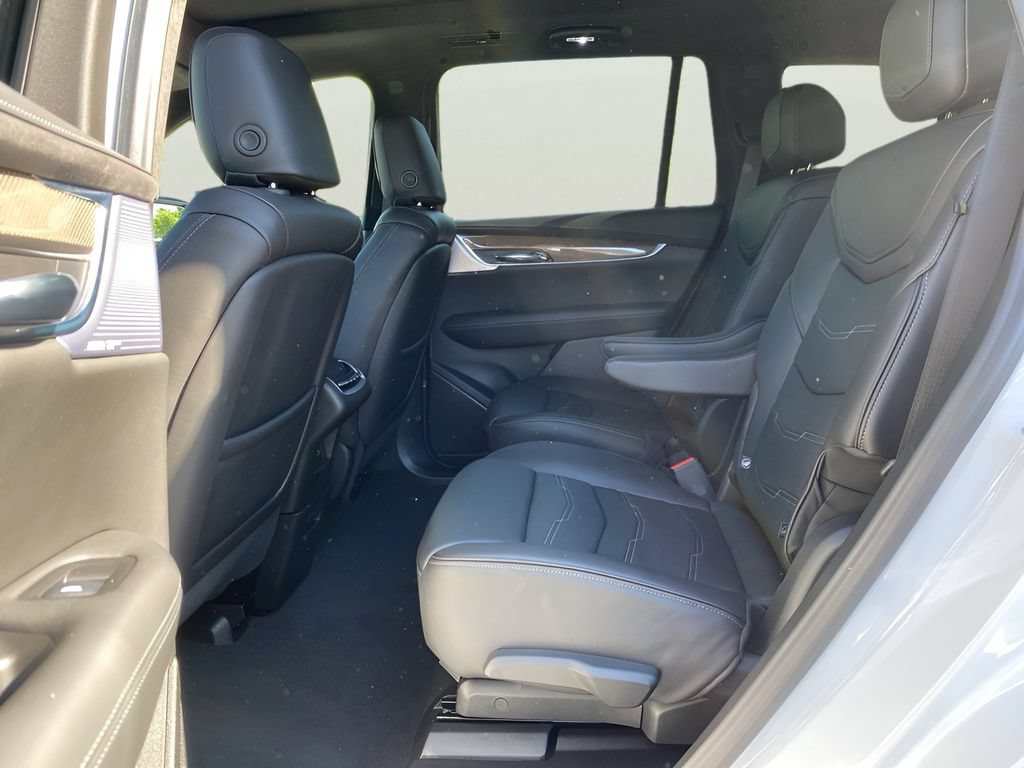 Used 2025 Cadillac XT6 Sport w/ Platinum Package AWD/4WD image 18