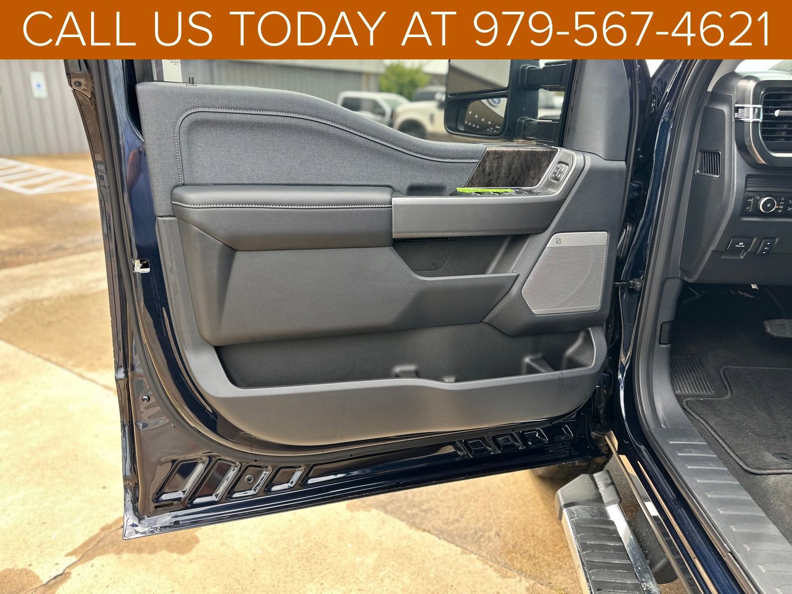 New 2025 Ford F250 Lariat w/ FX4 Off-Road Package image 39