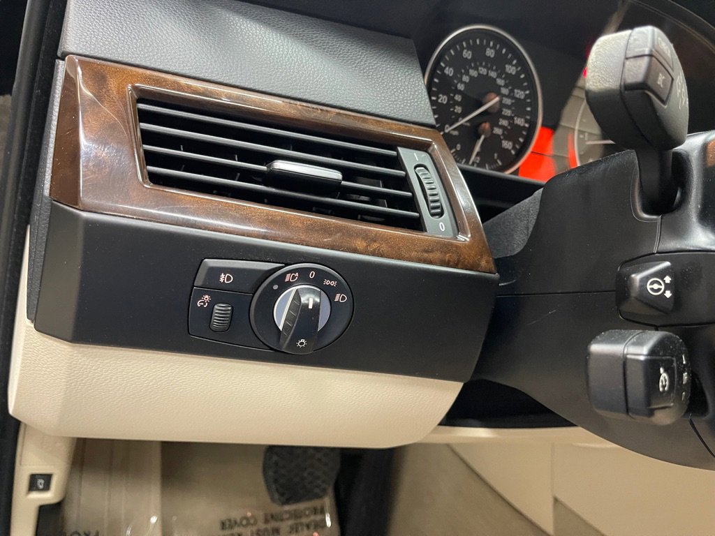Used 2010 BMW 528i Sedan RWD image 35