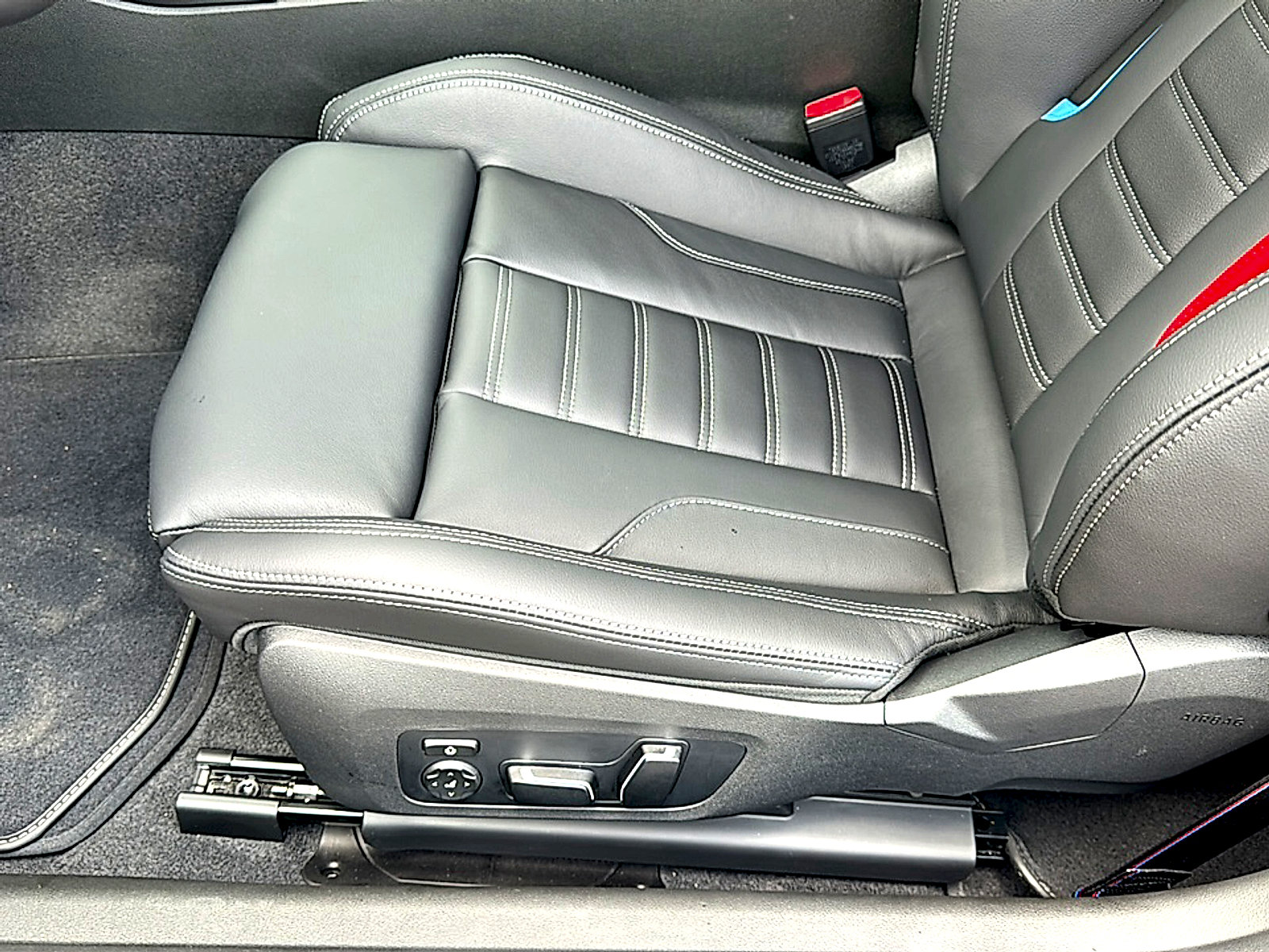 New 2026 BMW M2 w/ Lighting Package RWD image 12