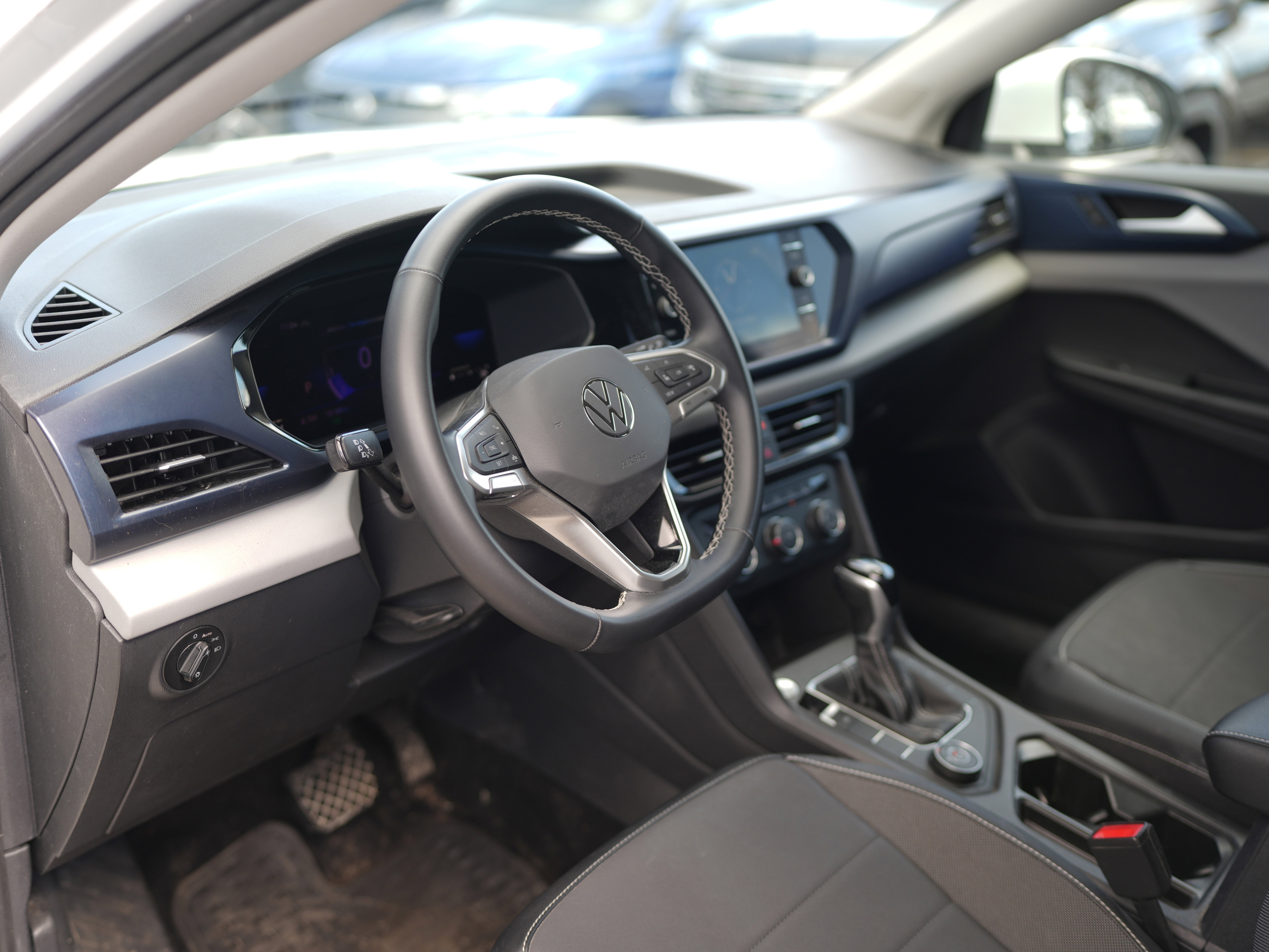 Used 2022 Volkswagen Taos SE image 12