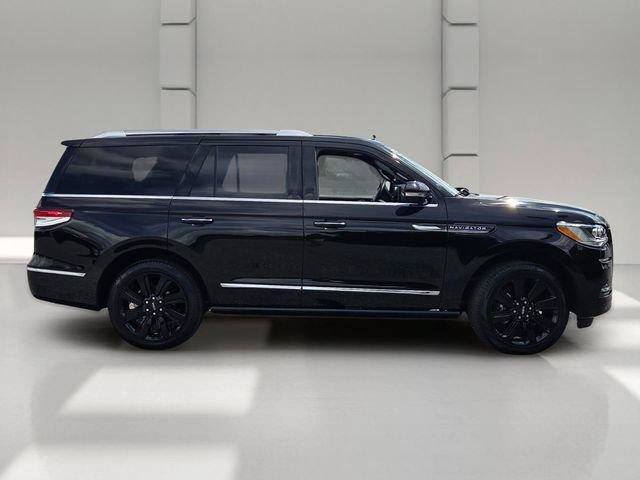 Used 2022 Lincoln Navigator Reserve RWD image 6