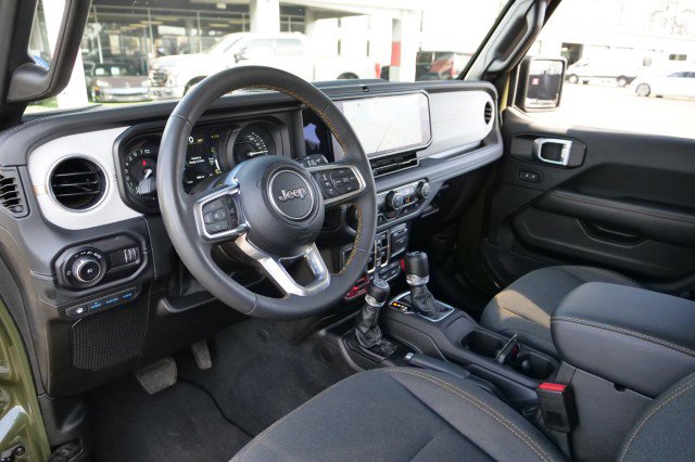 Used 2024 Jeep Wrangler Unlimited Sahara w/ Technology Group image 7