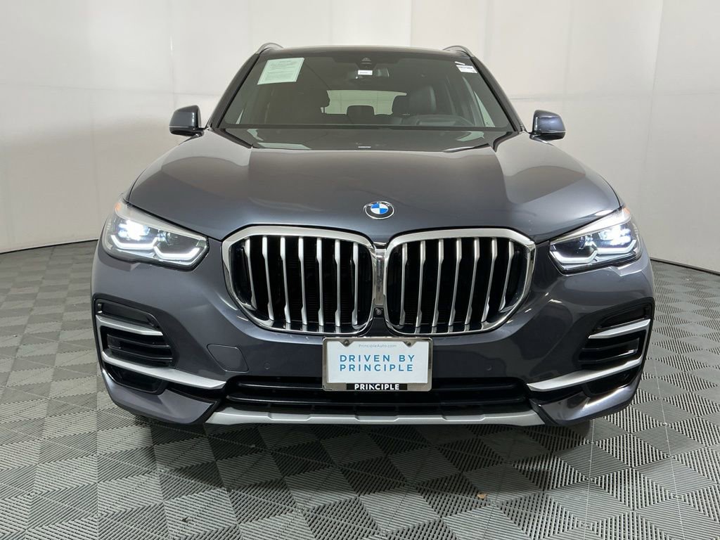 Certified 2022 BMW X5 xDrive40i w/ Premium Package AWD/4WD image 3