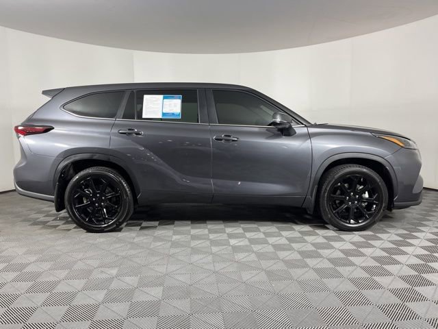 Used 2024 Toyota Highlander LE image 11