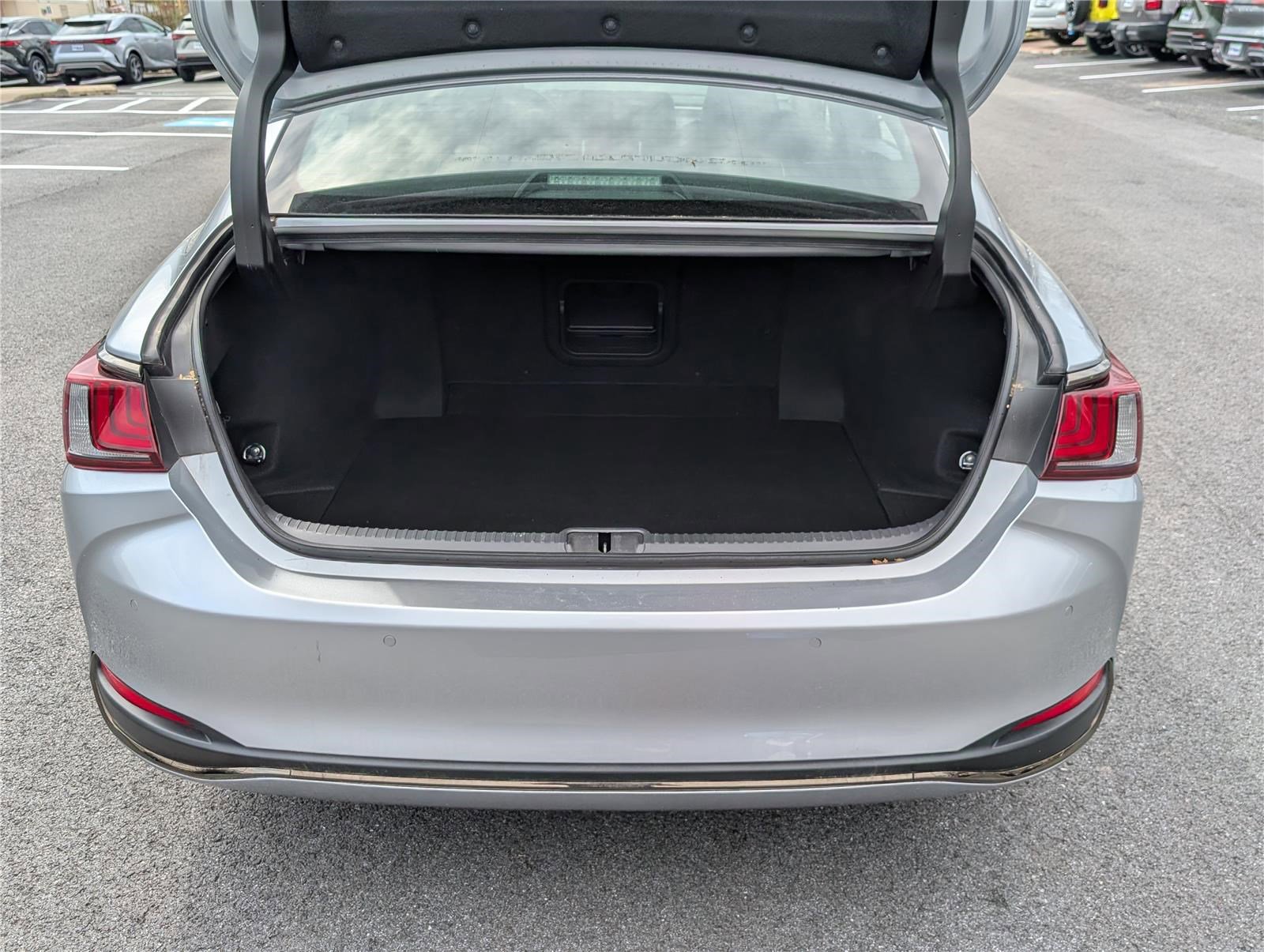 Used 2024 Lexus ES 300h F Sport image 13