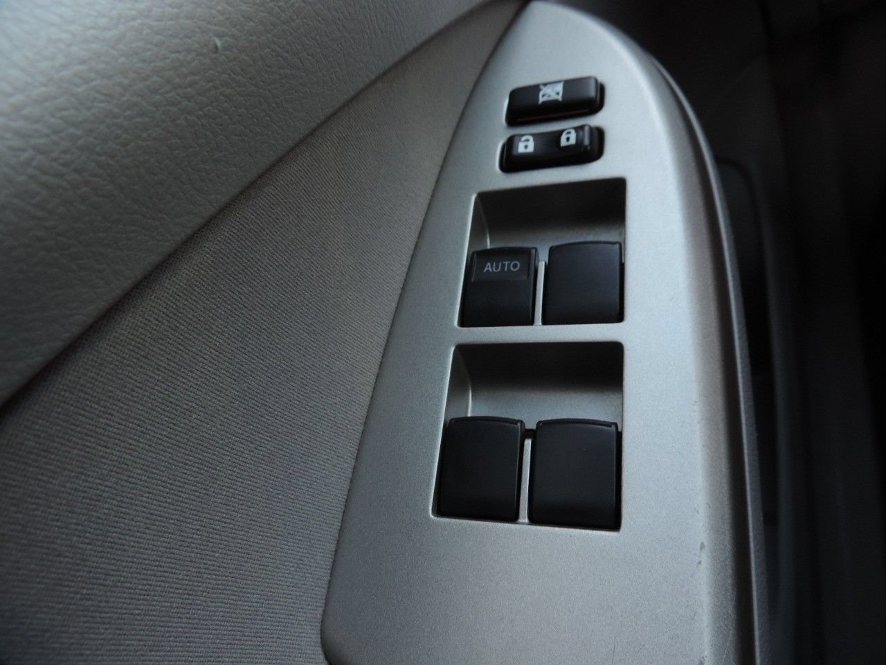 Used 2011 Toyota Corolla LE FWD image 24