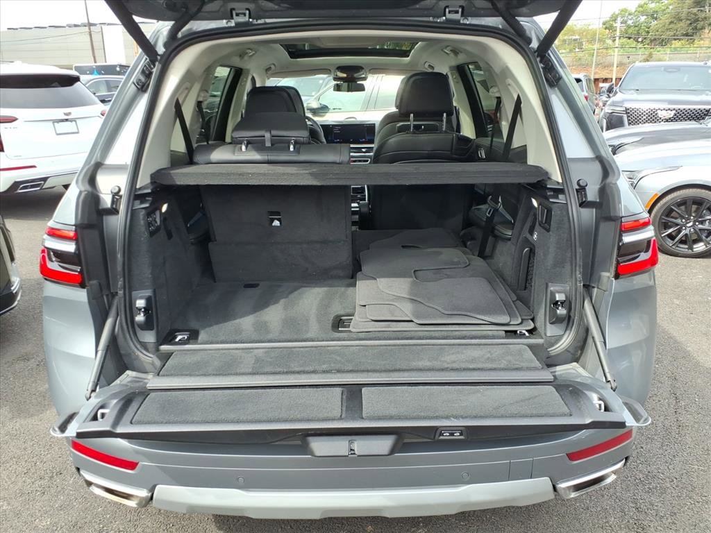 Used 2023 BMW X7 xDrive40i w/ Parking Assistance Package image 12