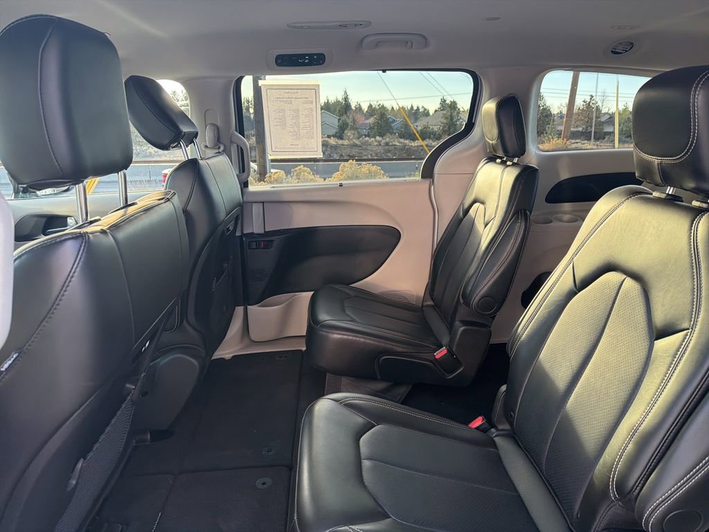 Used 2024 Chrysler Pacifica Touring-L FWD image 37