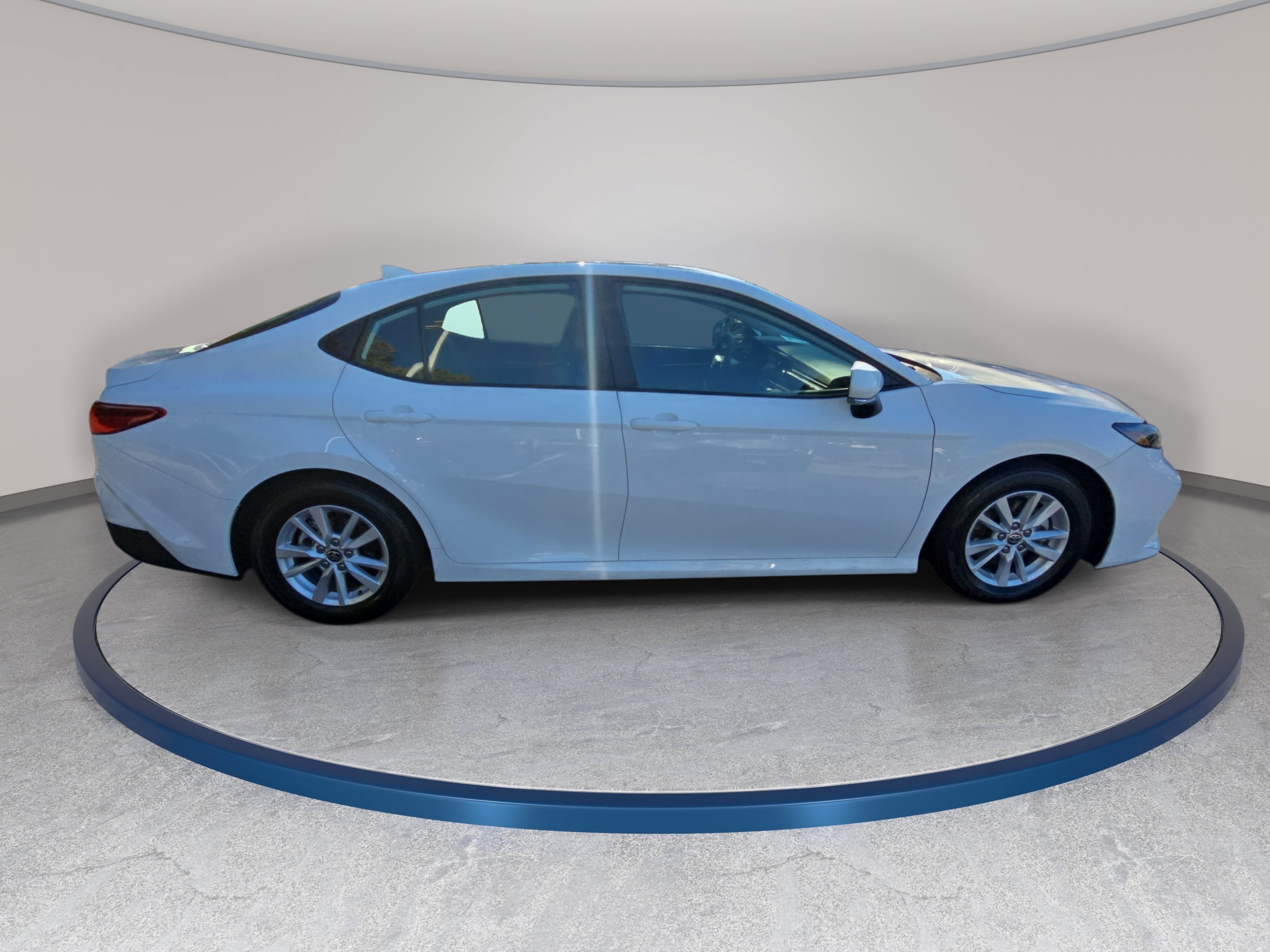 Used 2025 Toyota Camry LE FWD image 4