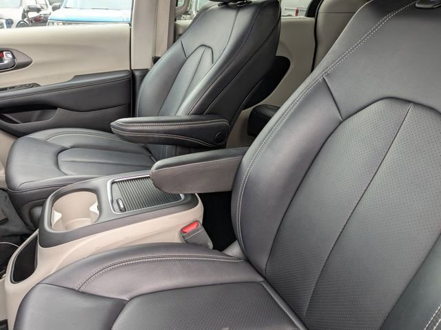 Used 2024 Chrysler Pacifica Touring-L FWD image 25