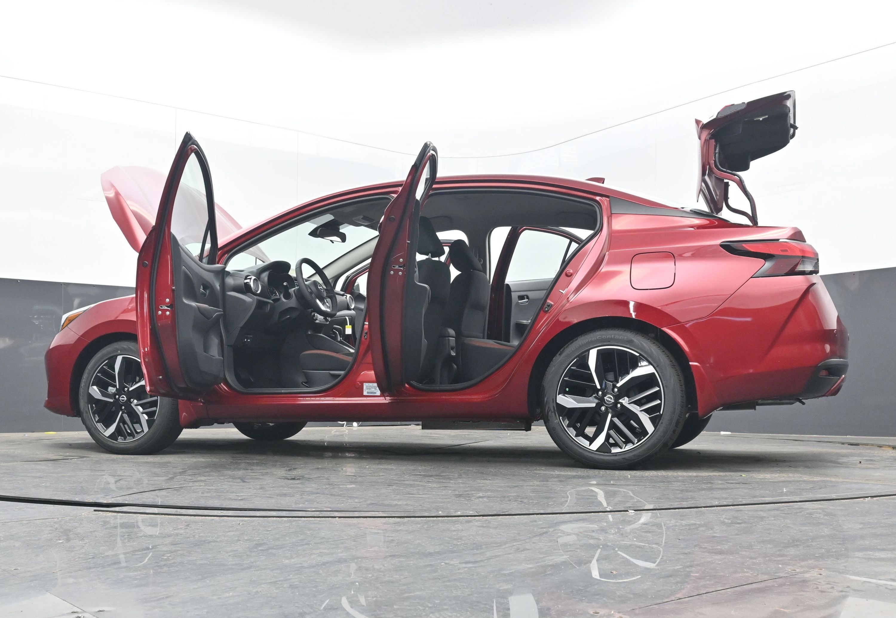 New 2025 Nissan Versa SR w/ Trunk Package image 41