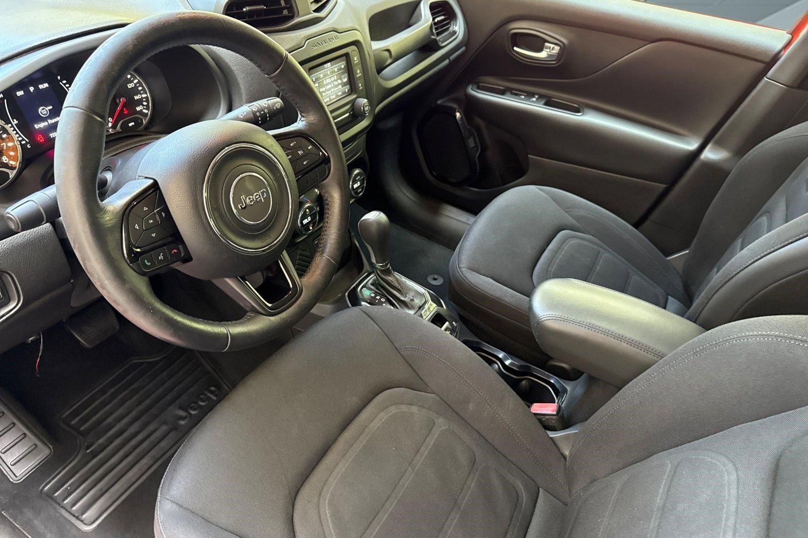 Used 2017 Jeep Renegade Altitude FWD image 4