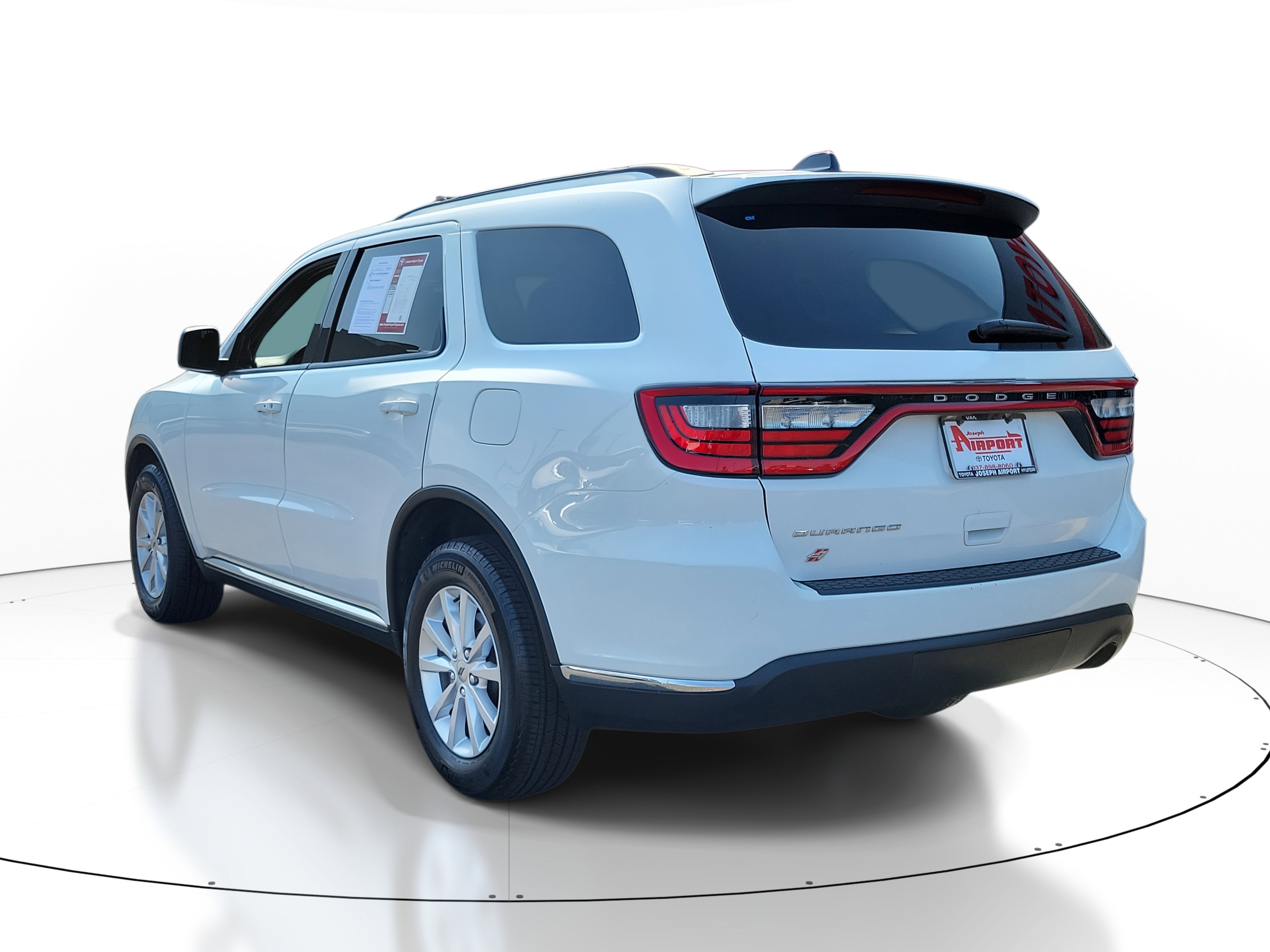 Used 2024 Dodge Durango SXT AWD/4WD image 3