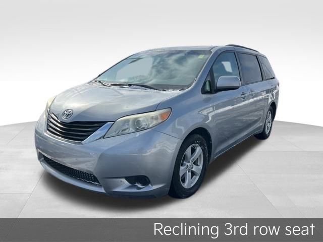 Used 2011 Toyota Sienna LE w/ Towing Pkg image 3