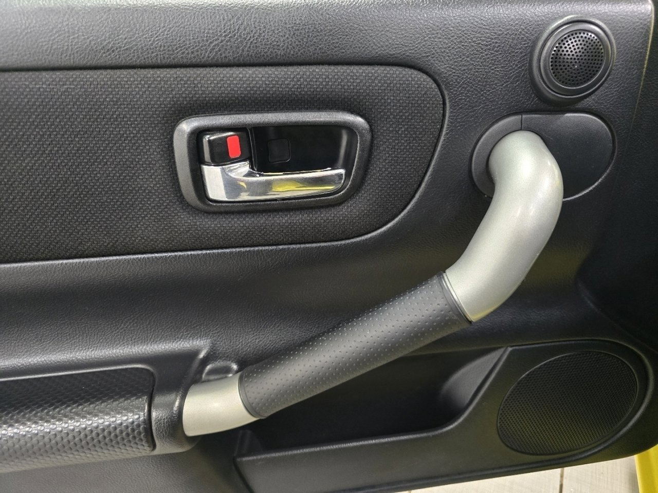 Used 2000 Toyota MR2 Base image 19