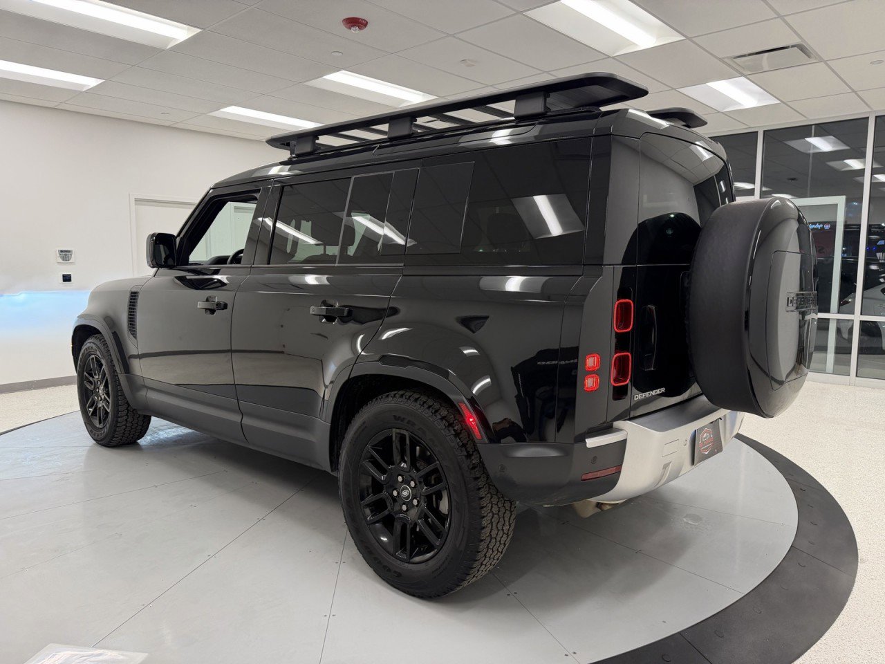 Used 2025 Land Rover Defender 110 S image 69