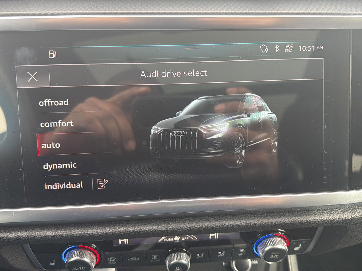 Used 2020 Audi Q3 2.0T Prestige w/ Prestige Package image 31