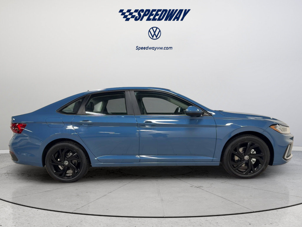 New 2026 Volkswagen Jetta SE FWD image 4