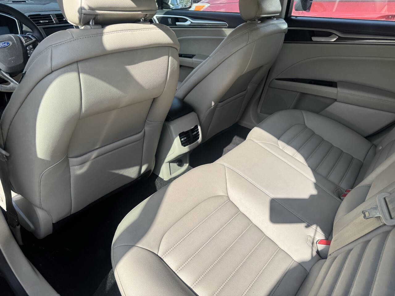 Used 2019 Ford Fusion SEL FWD image 8