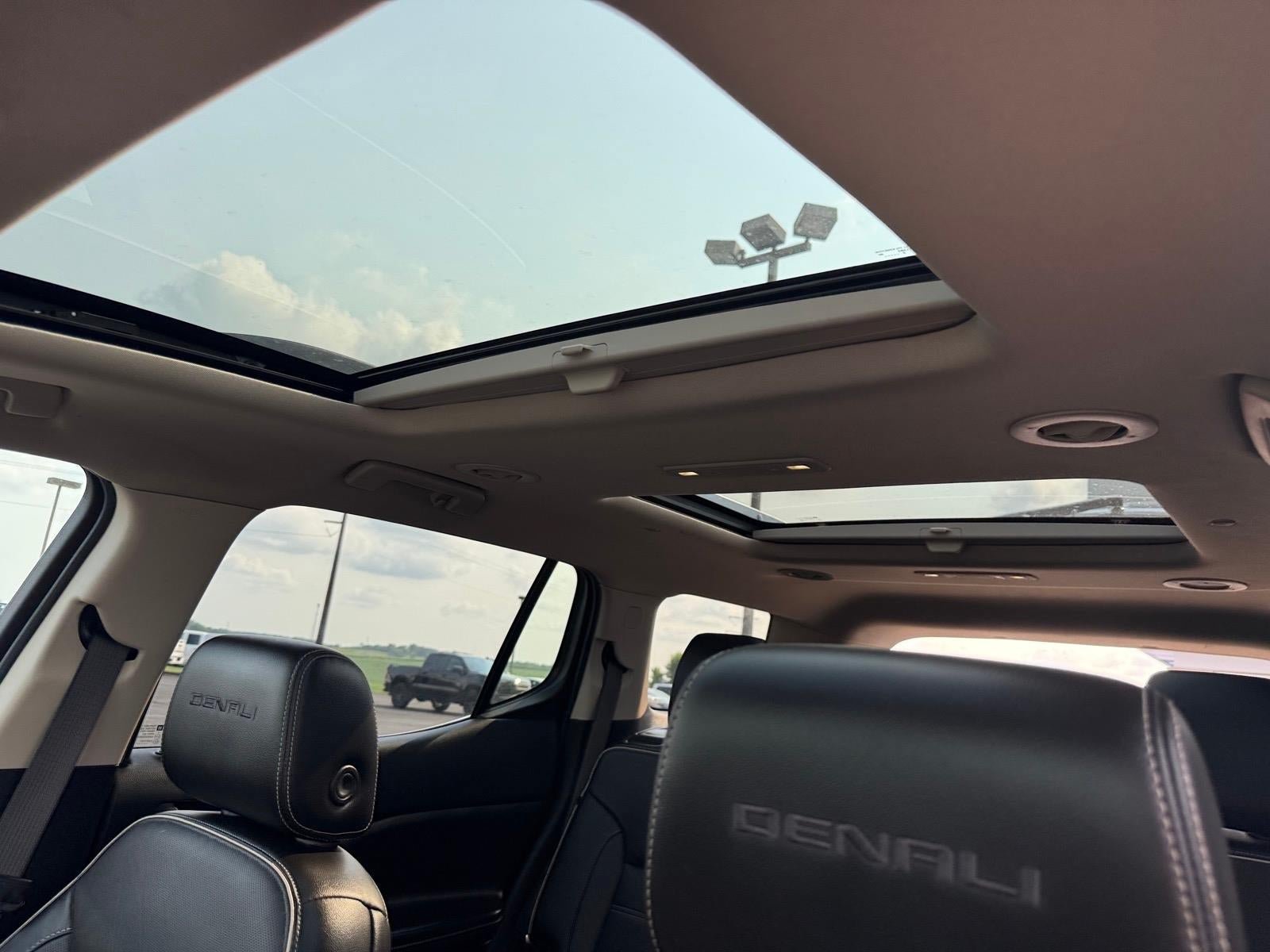 Used 2019 GMC Acadia Denali w/ Technology Package AWD/4WD image 4