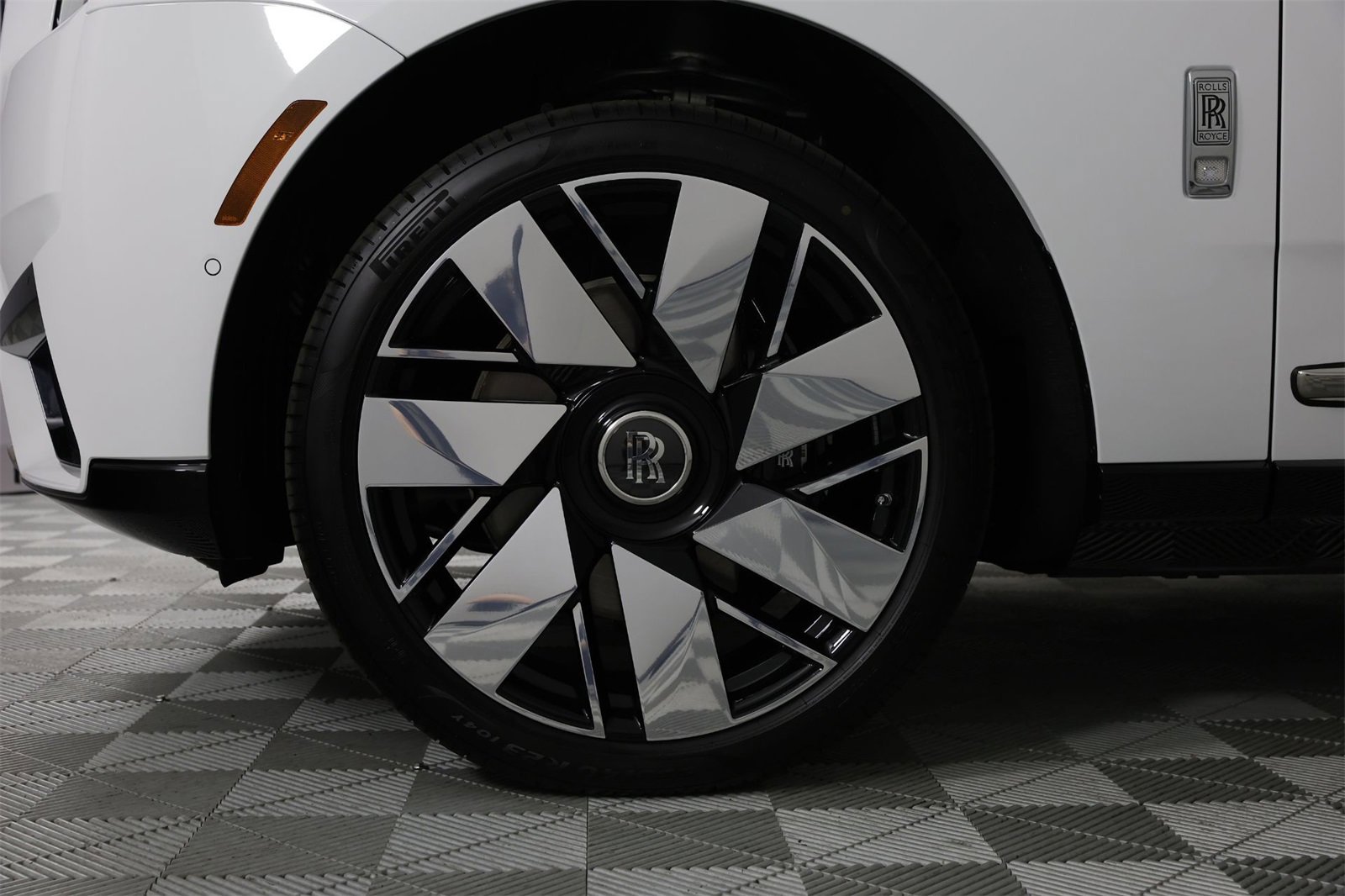 New 2026 Rolls-Royce Cullinan image 32