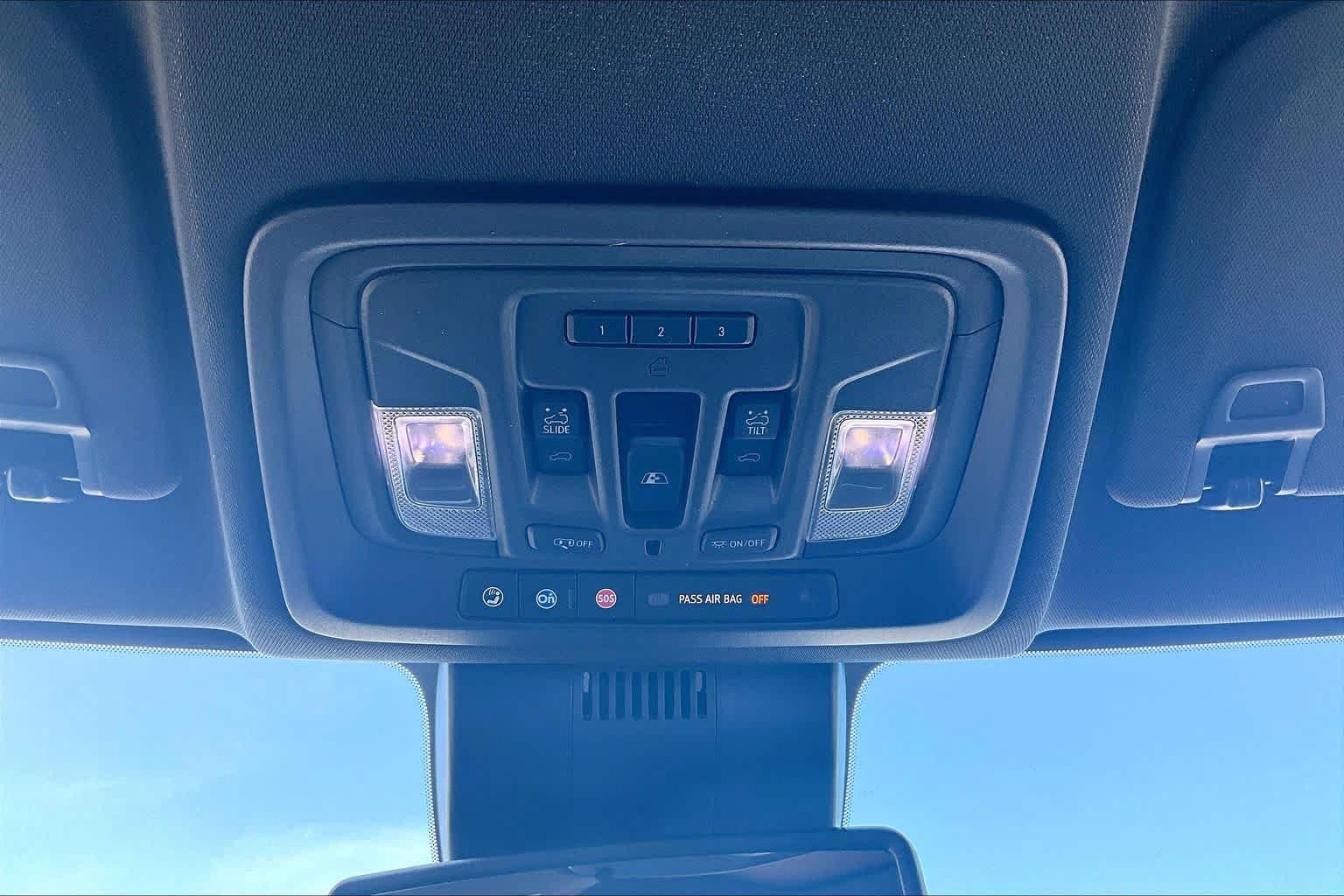 Used 2023 Chevrolet Silverado 1500 High Country w/ High Country Premium Package AWD/4WD image 36
