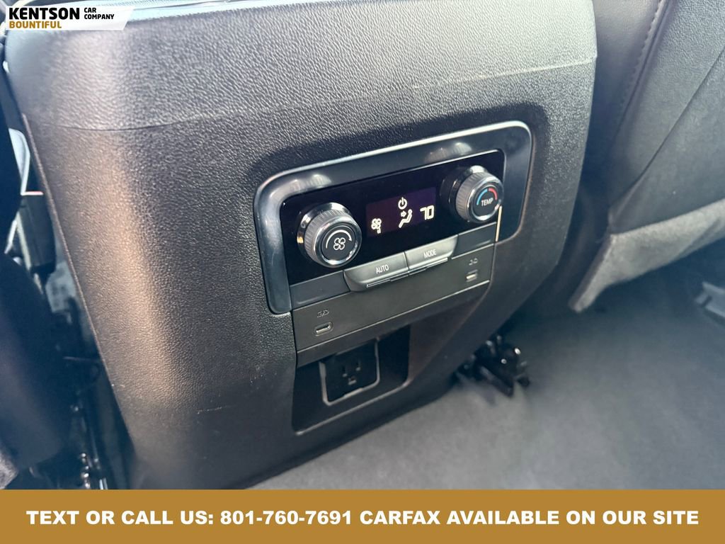 Used 2025 Chevrolet Suburban Z71 image 32