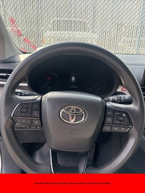 Used 2023 Toyota Sienna LE image 7