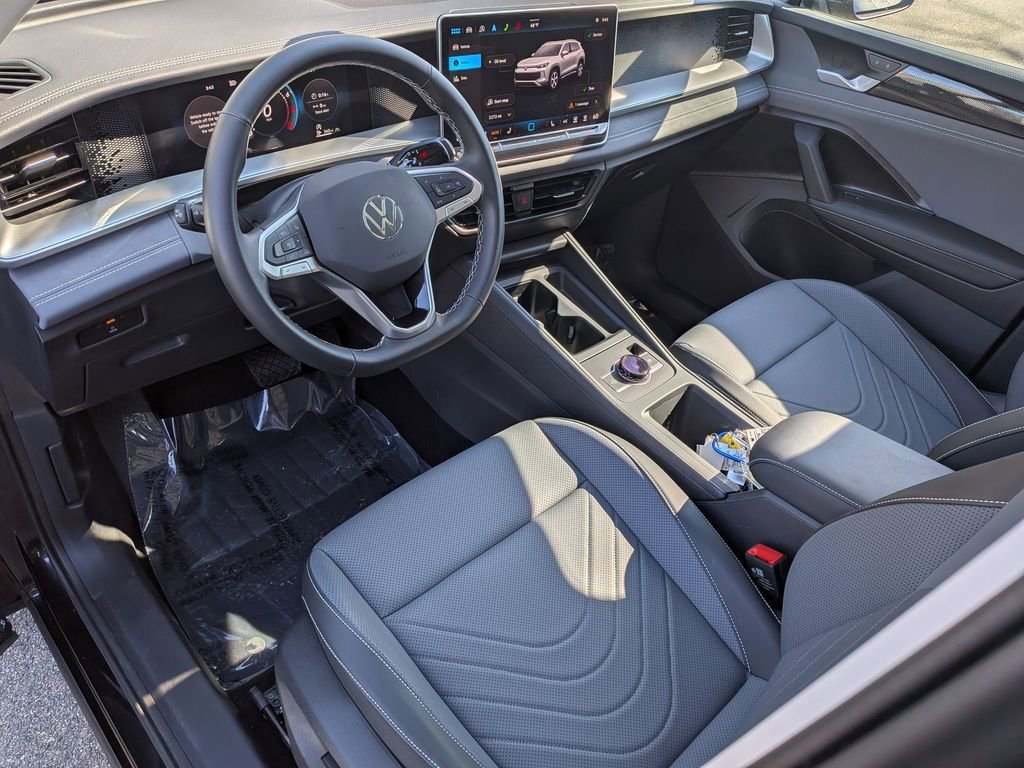 Used 2025 Volkswagen Tiguan SE w/ Panoramic Sunroof Package AWD/4WD image 10