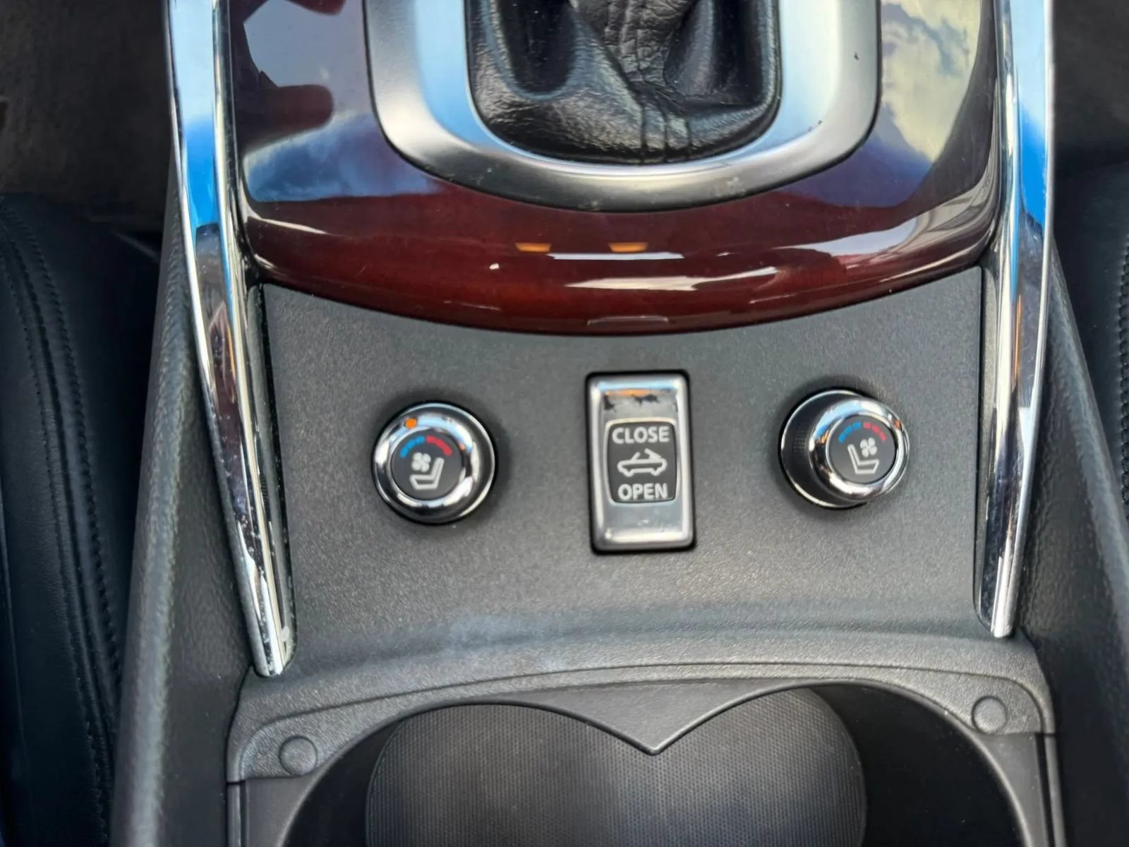 Used 2014 INFINITI Q60 Convertible w/ Premium Package RWD image 37