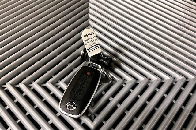 New 2025 Nissan Rogue Platinum image 14