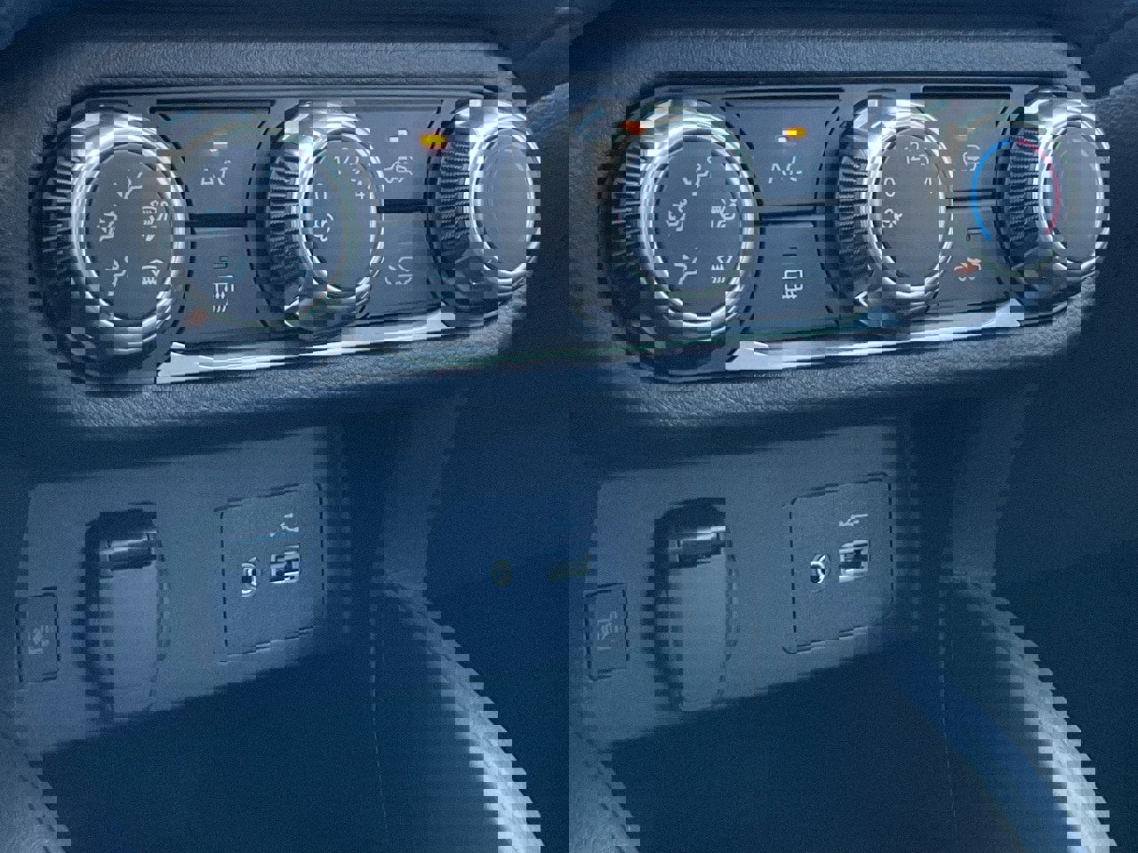 New 2025 Nissan Versa SV w/ Trunk Package image 29