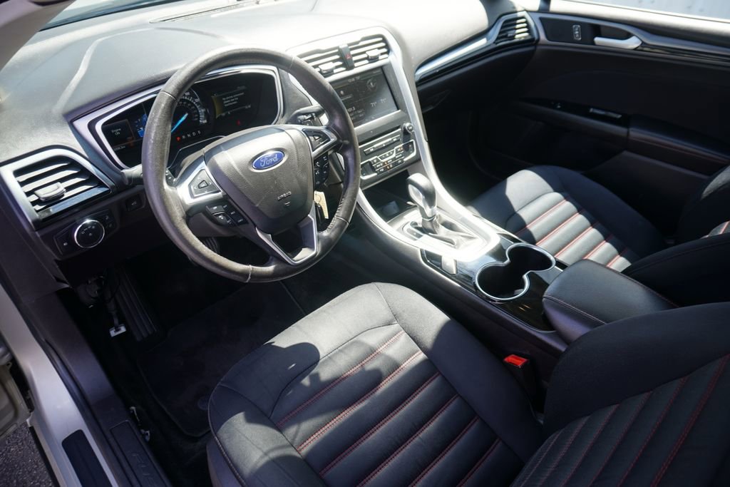Used 2016 Ford Fusion SE FWD image 12
