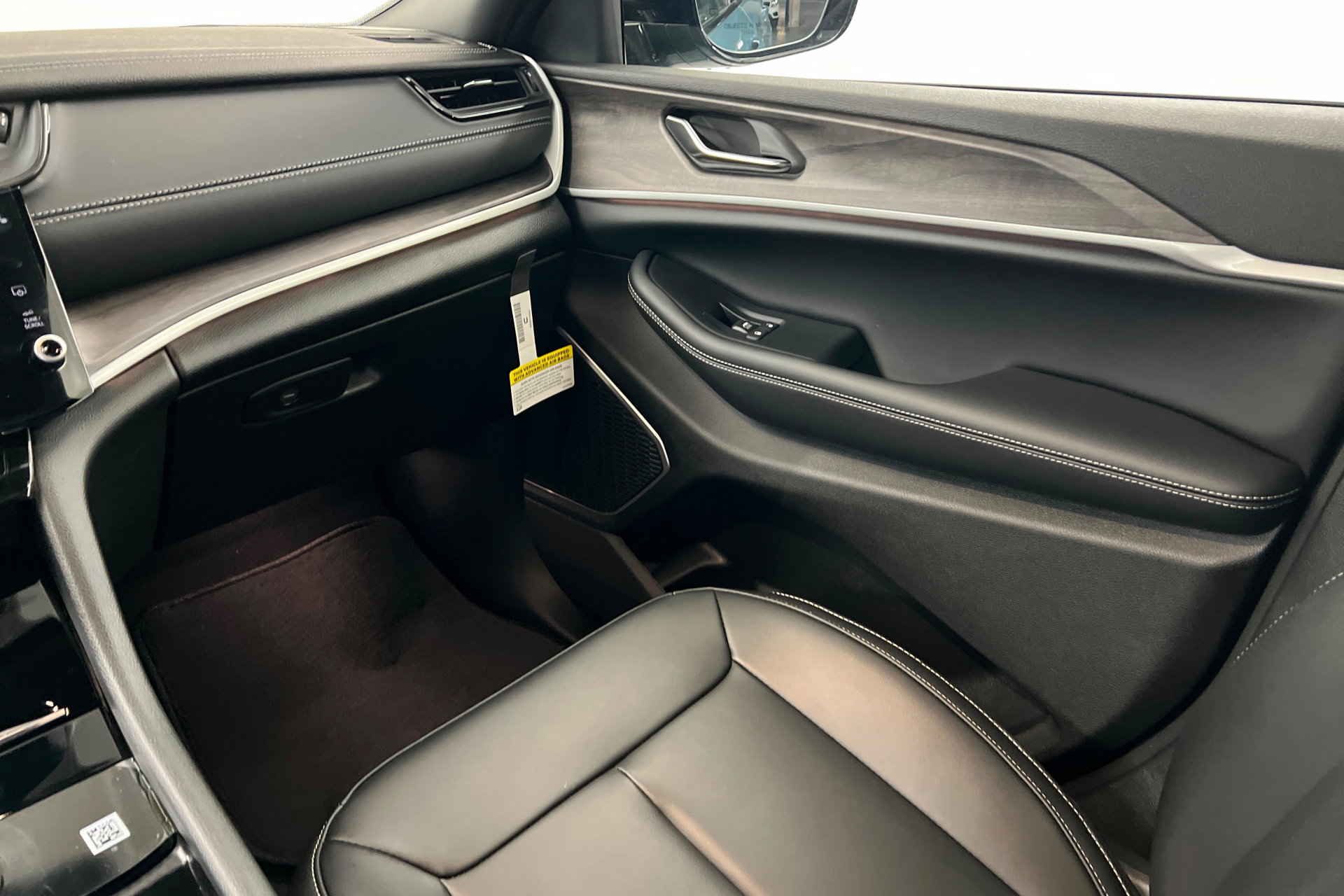 New 2026 Jeep Grand Cherokee L Limited w/ Limited Altitude Package AWD/4WD image 10