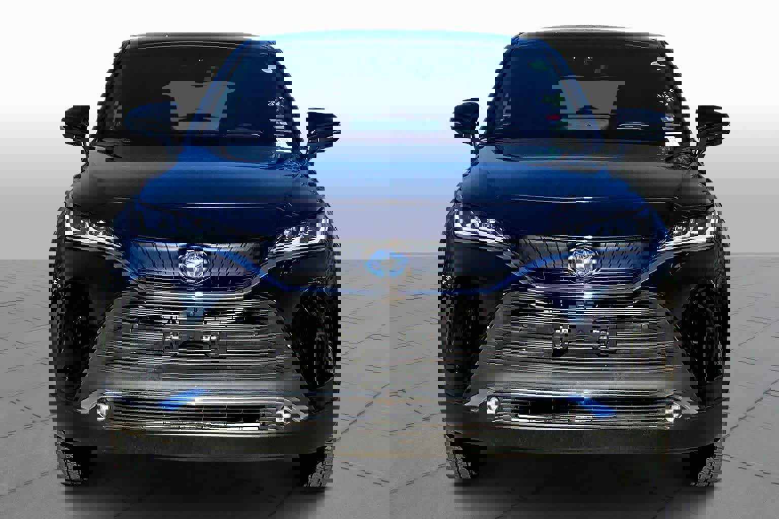 Used 2022 Toyota Venza Limited image 3