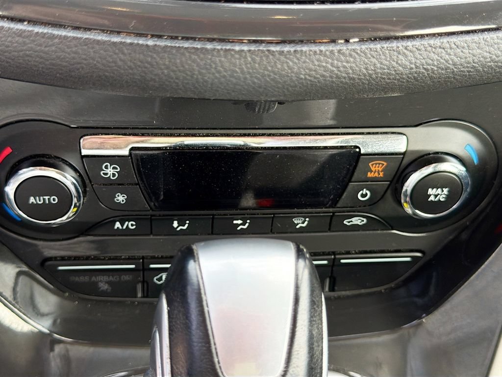 Used 2016 Ford C-MAX Energi SEL w/ Equipment Group 301A FWD image 16
