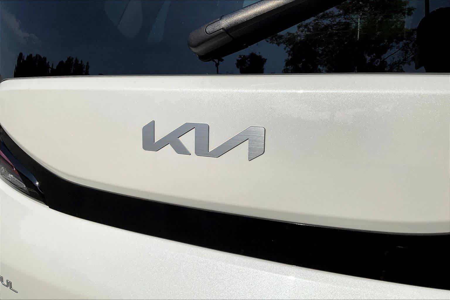 Used 2025 Kia Soul LX w/ LX Technology Package FWD image 10