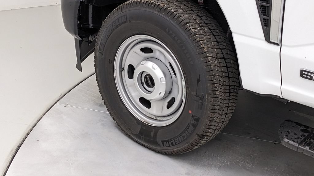 New 2026 Ford F250 XL w/ F-250 >10K GVWR Package image 4
