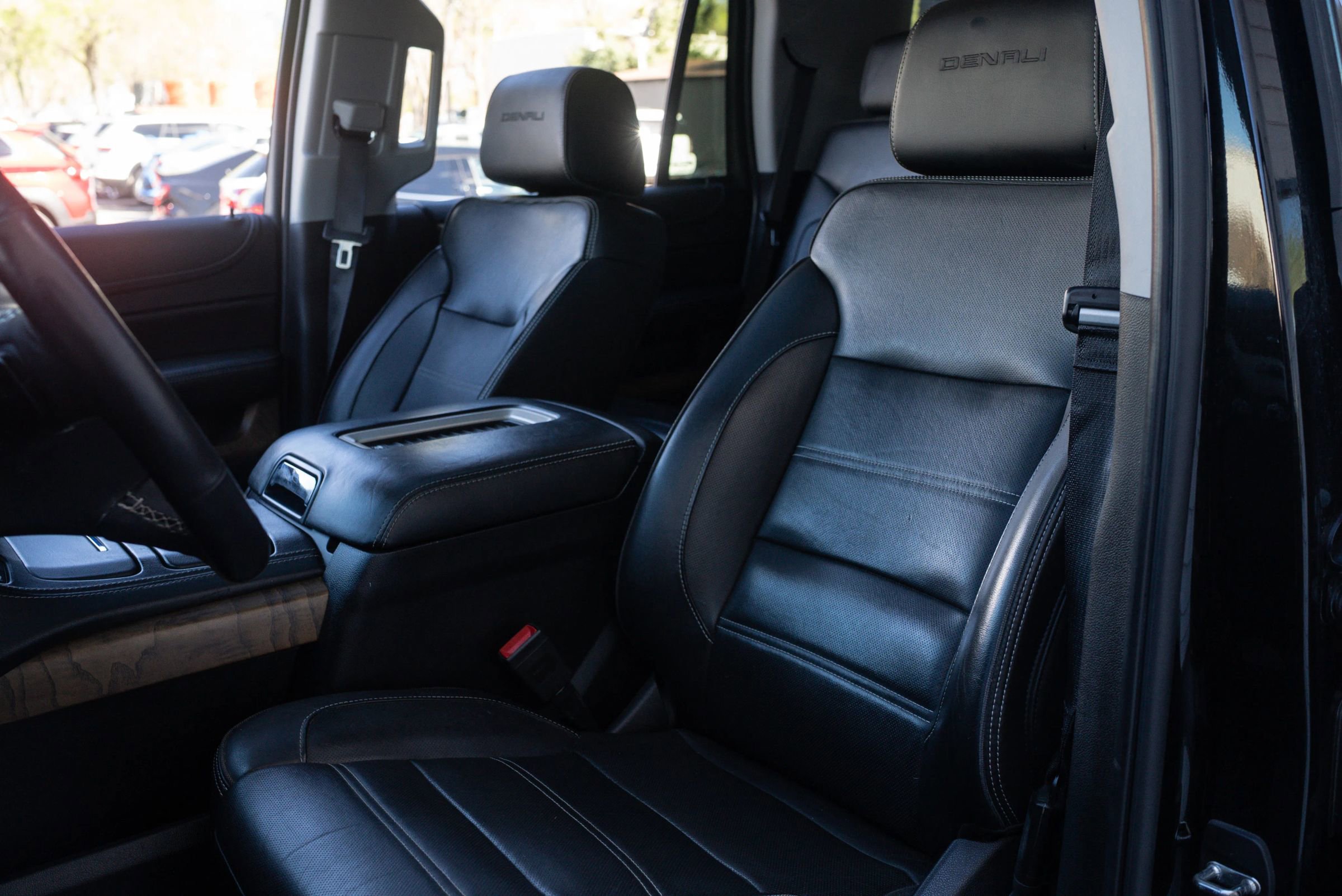 Used 2018 GMC Yukon Denali w/ Denali Ultimate Package image 18