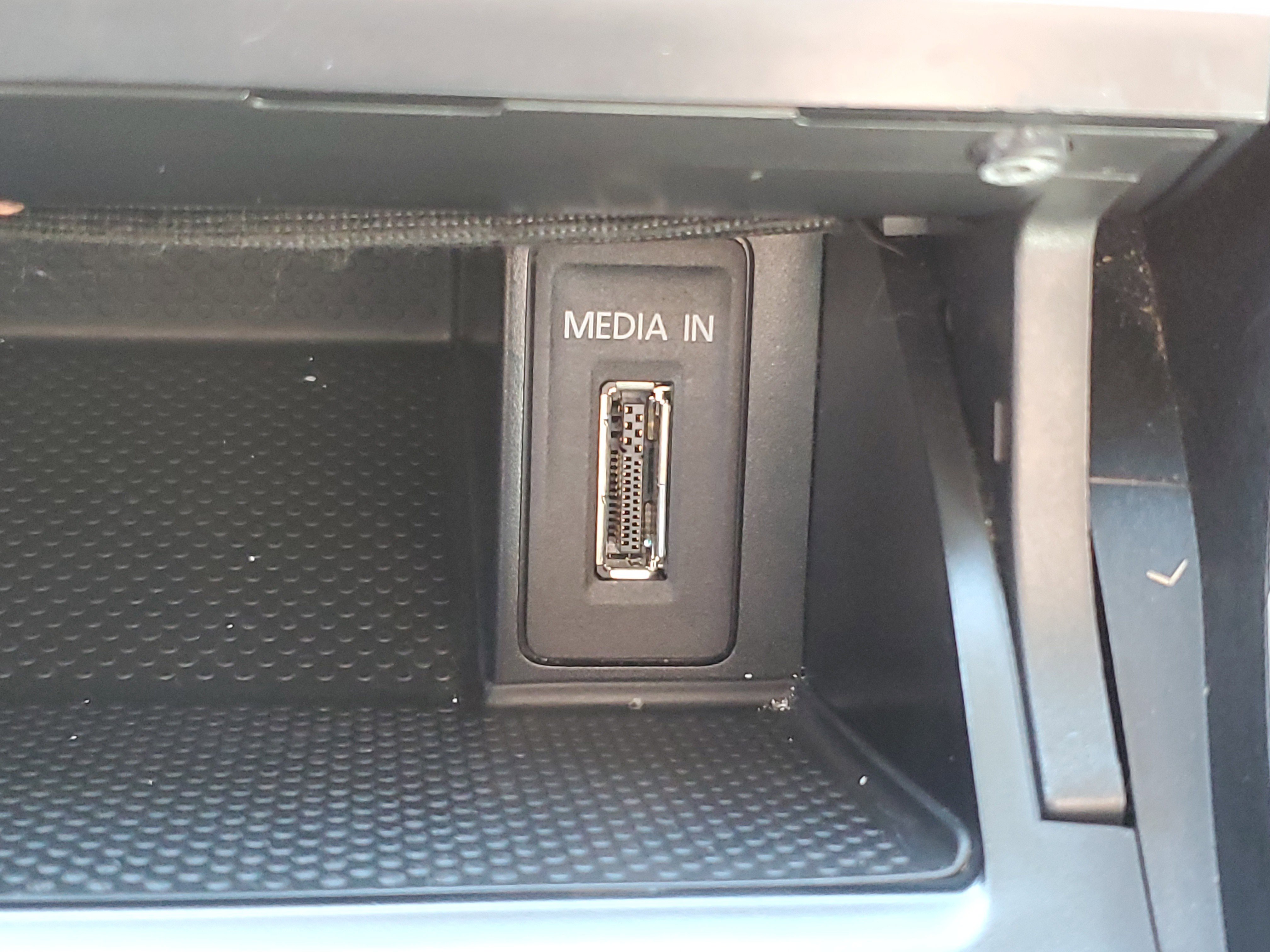 Used 2015 Volkswagen Golf TDI S image 25