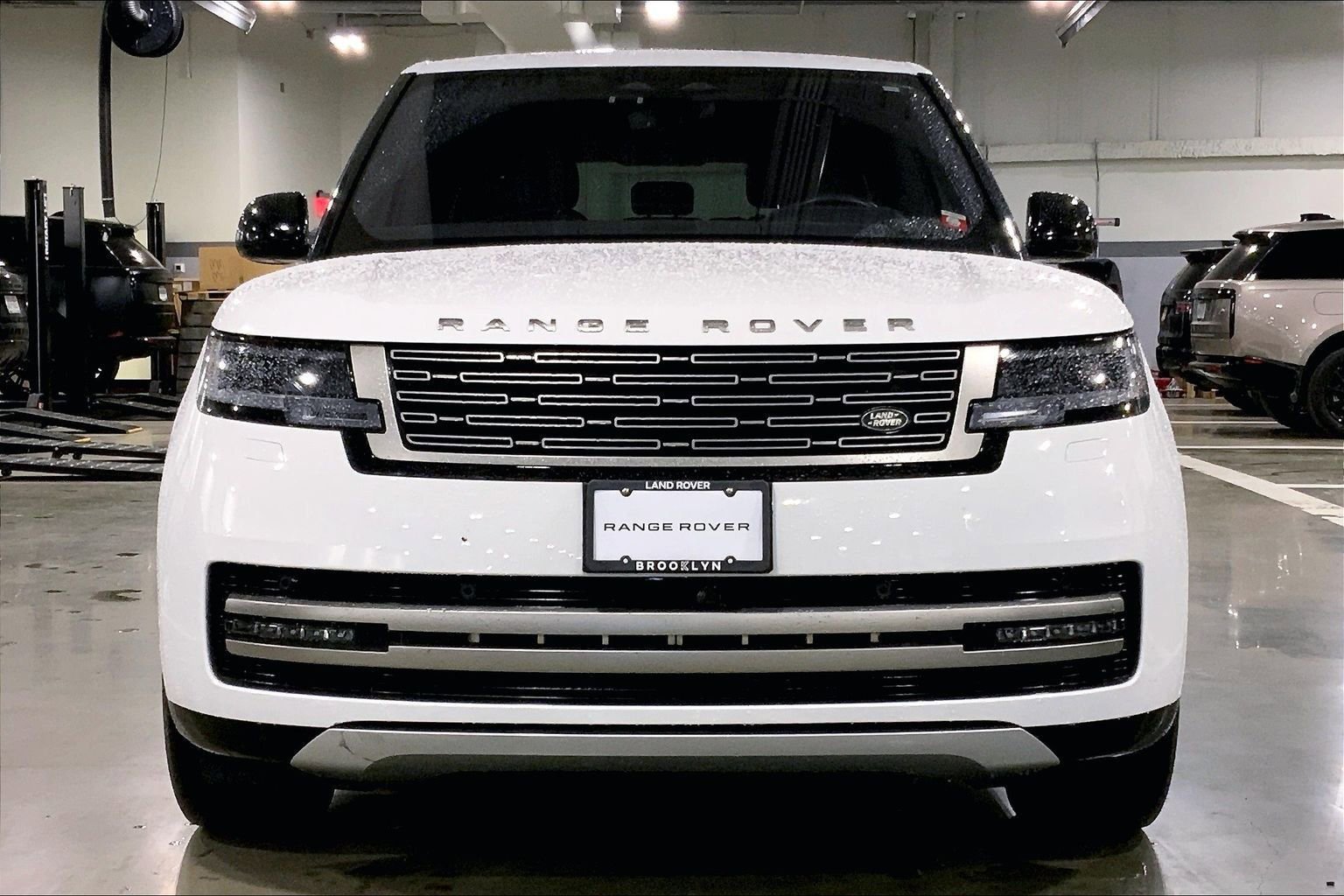 Used 2023 Land Rover Range Rover SE AWD/4WD image 2