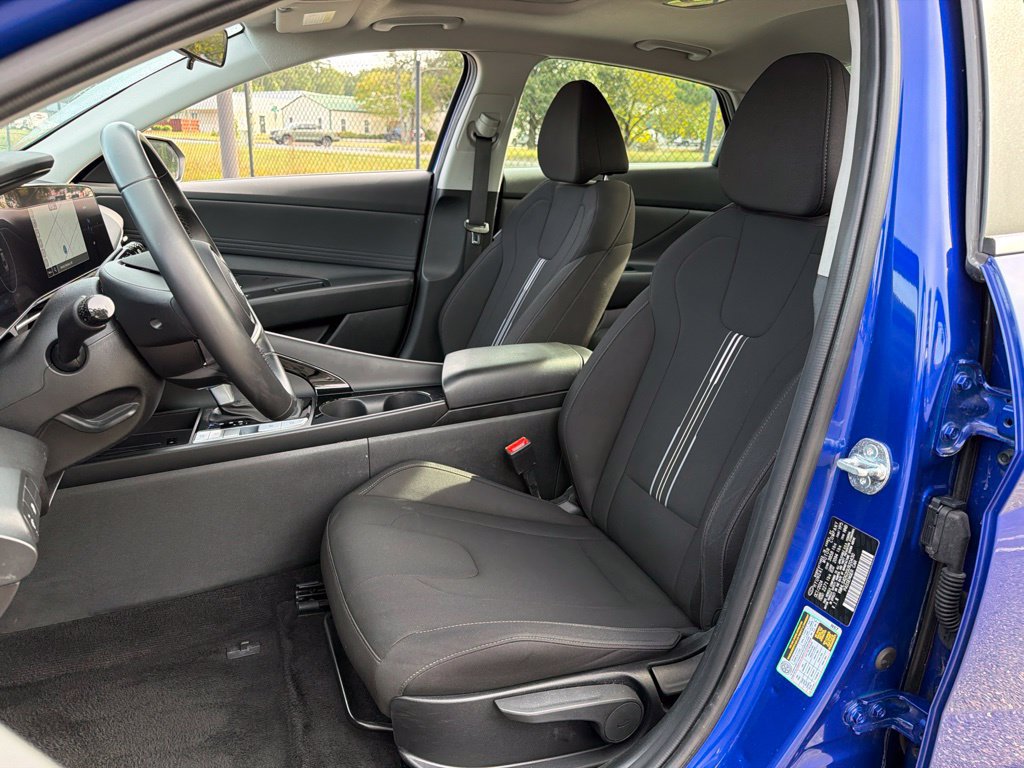 Used 2025 Hyundai Elantra SEL FWD image 18