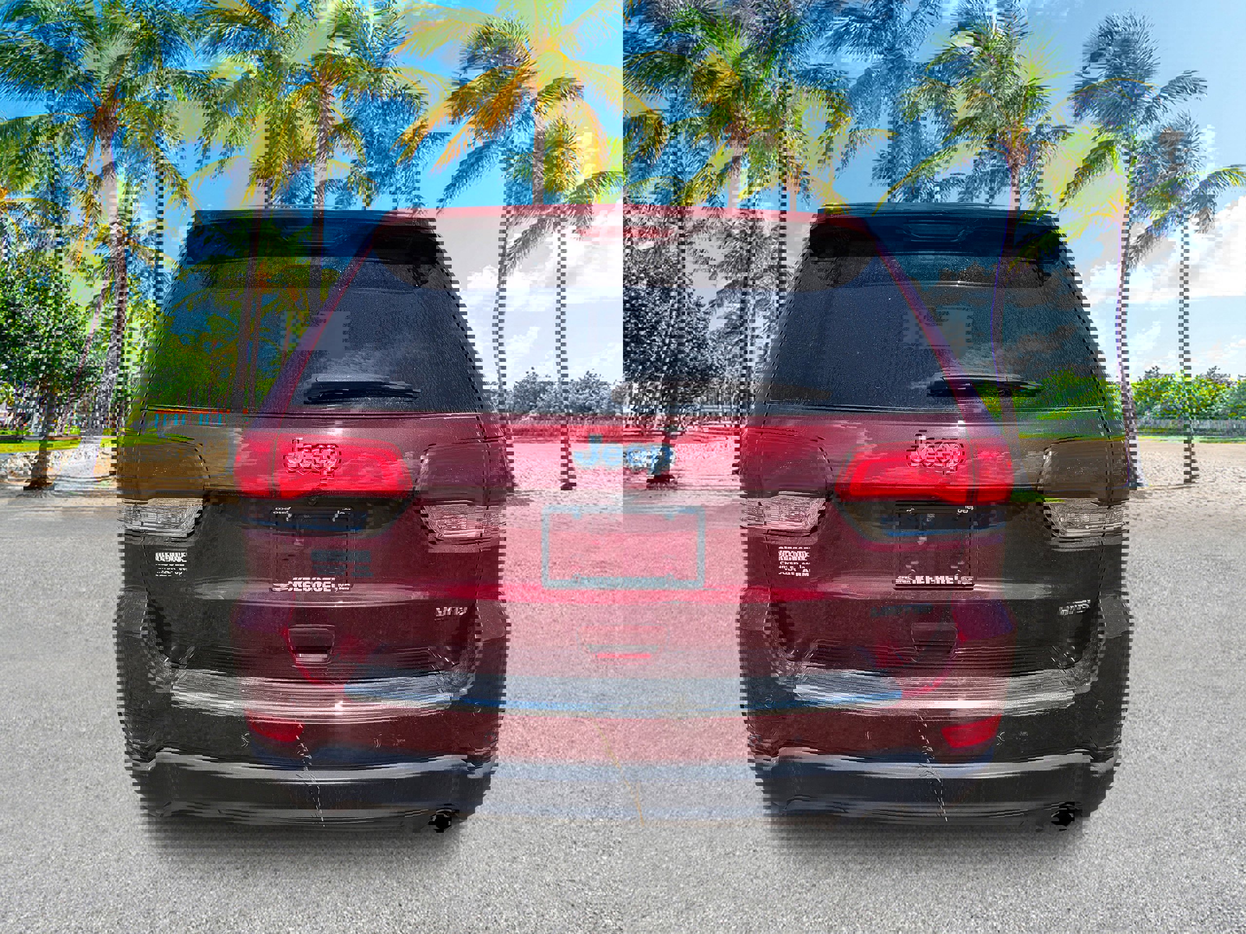 Used 2018 Jeep Grand Cherokee Limited w/ Luxury Group II image 4