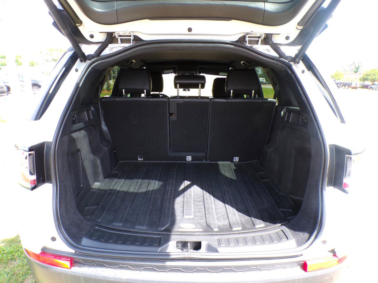 Used 2019 Land Rover Discovery Sport image 8