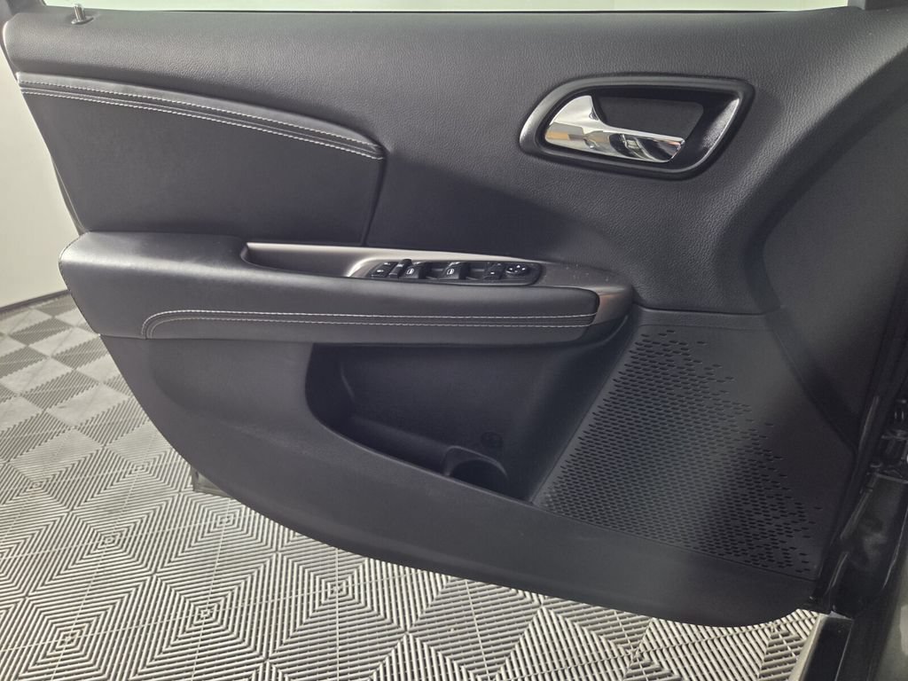 Used 2018 Dodge Journey Crossroad FWD image 19