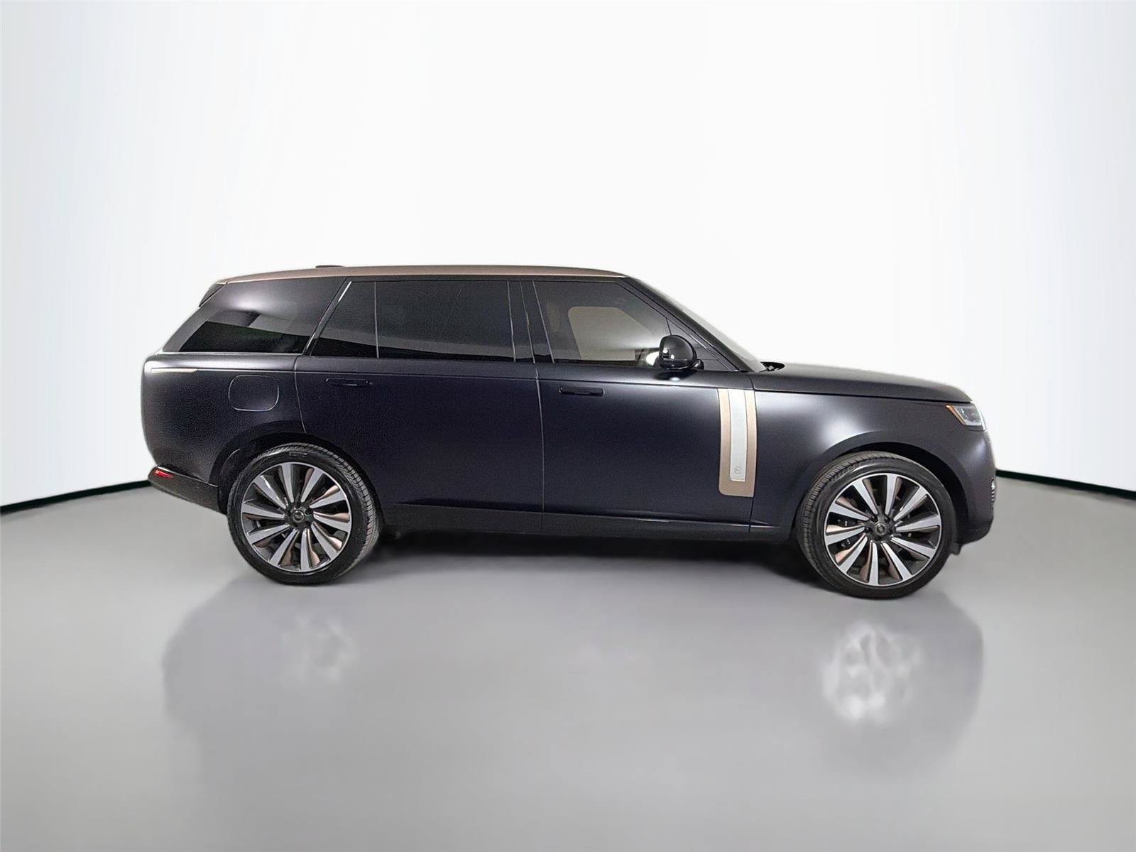 Certified 2023 Land Rover Range Rover SV AWD/4WD image 4